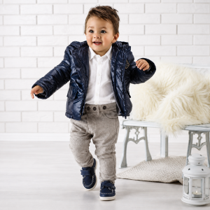 Completo bimbo elegante sportivo