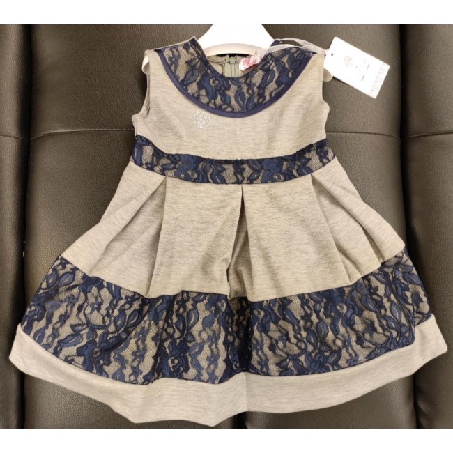 Abito grigio e pizzo blu