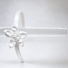 Frontino per capelli bianco con fiore perla 