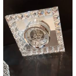 orologio grande in cristallo