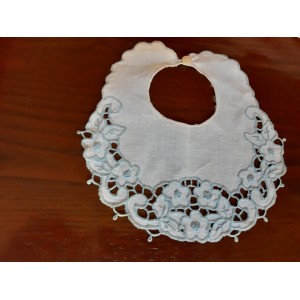 bavetta ricamata intaglio  bavetta ricamata intaglio