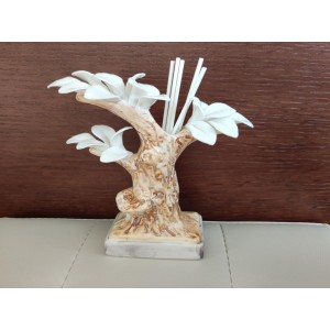 profumatore albero con foglie bianche