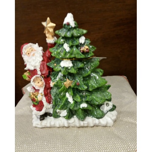 babbo con albero di natale e led