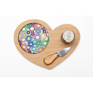 tagliere cuore con miele e coltello