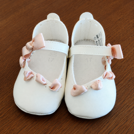 Scarpe bimba con nastrino rosa