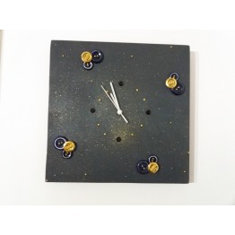 orologio da parete in legno bottoni