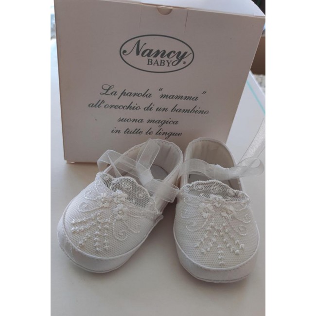 Scarpe bimba bianche con ricamo Scarpe bimba bianche con ricamo