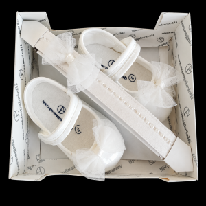Scarpe e fascia abbinata con fiocco