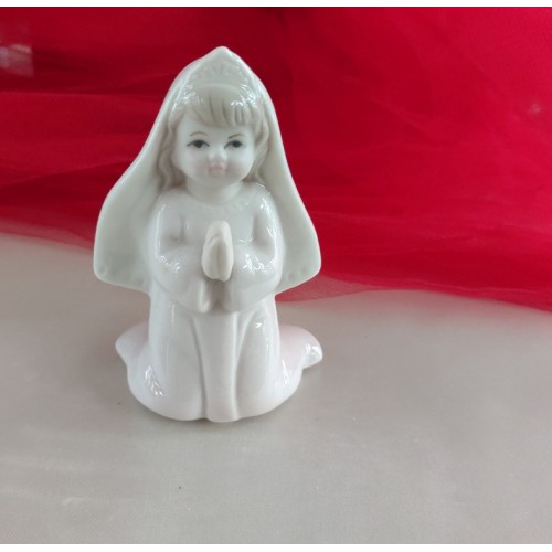 bimba in preghiera comunione bimba in preghiera comunione