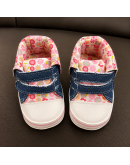Scarpe bimba jeans e fiori rosa Scarpe bimba jeans e fiori rosa