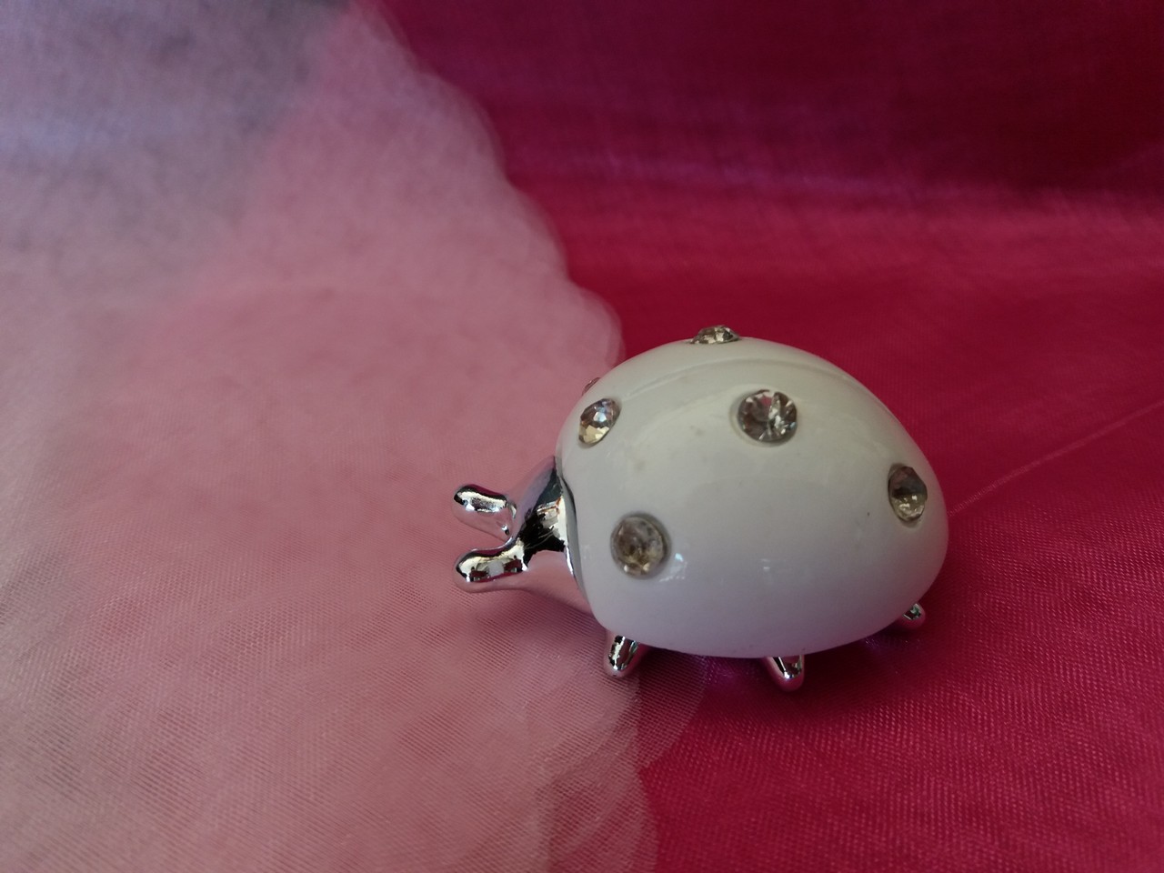 Bomboniera coccinella bianca con strass