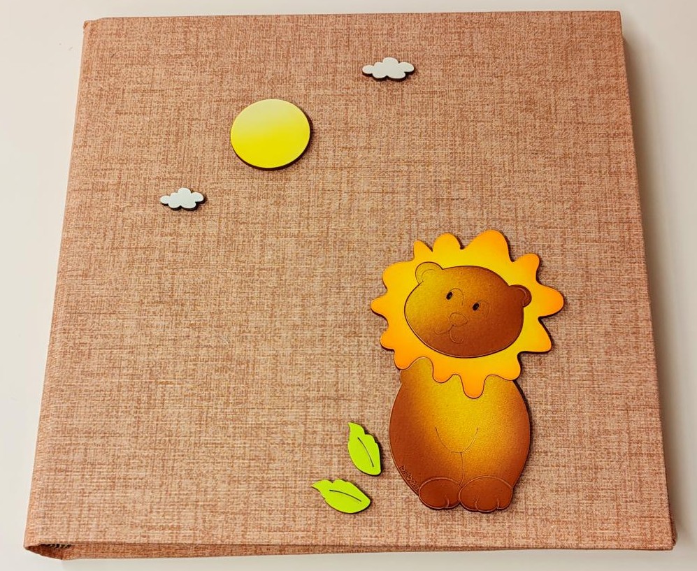 Album grande con leoncino in legno