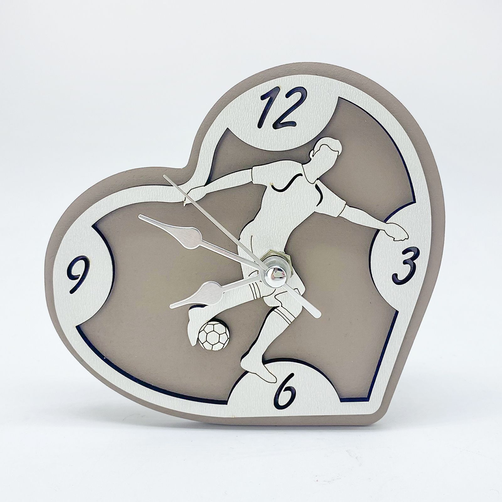 Bomboniera orologio cuore in legno con sposi calciatore
