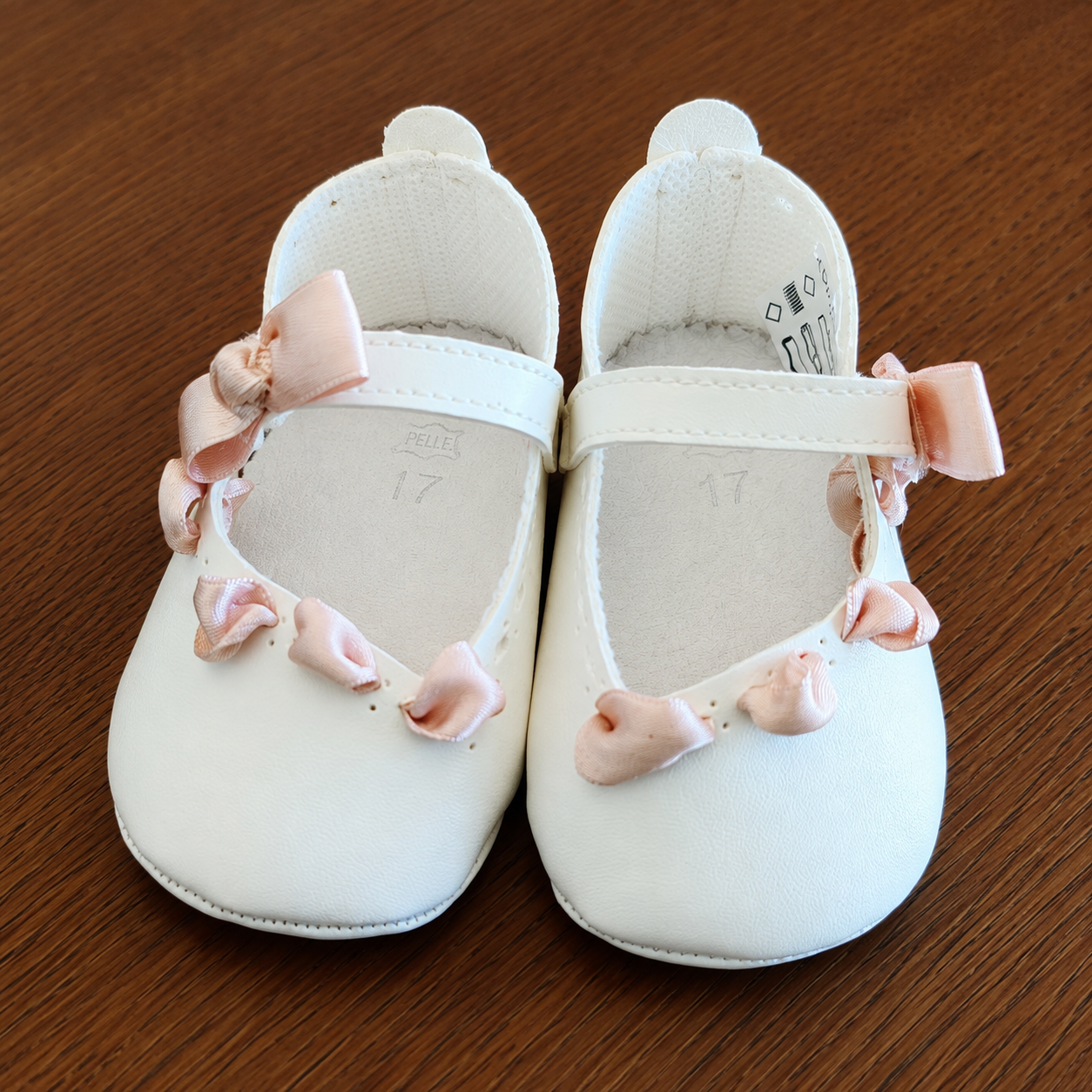 Scarpe bimba con nastrino rosa