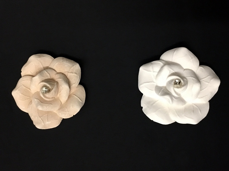 Bomboniera applicazione rosa in gesso