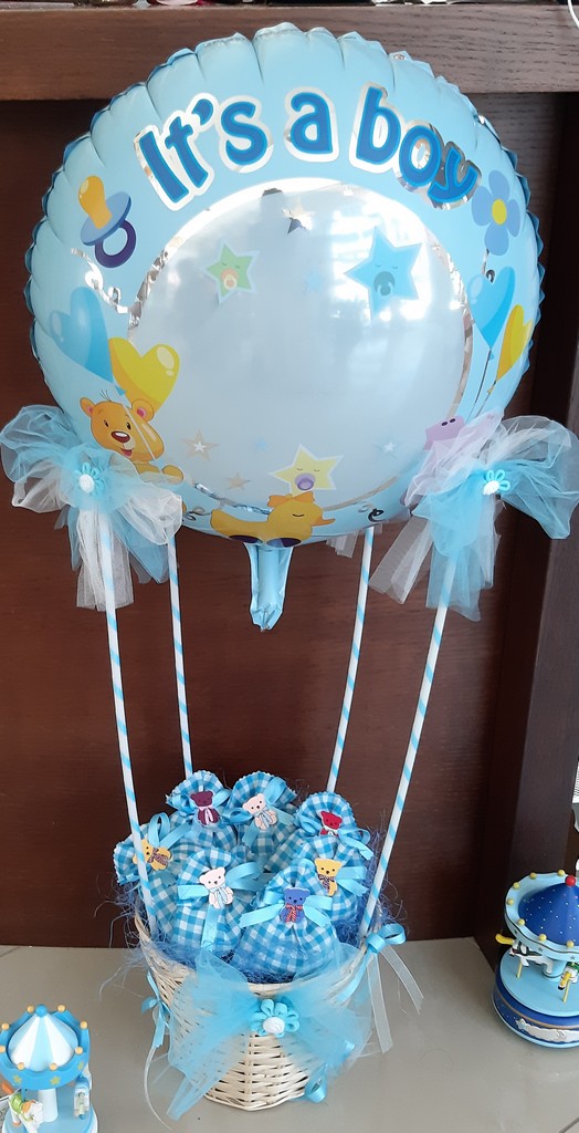Bomboniera mongolfiera nascita con sacchetti confettata