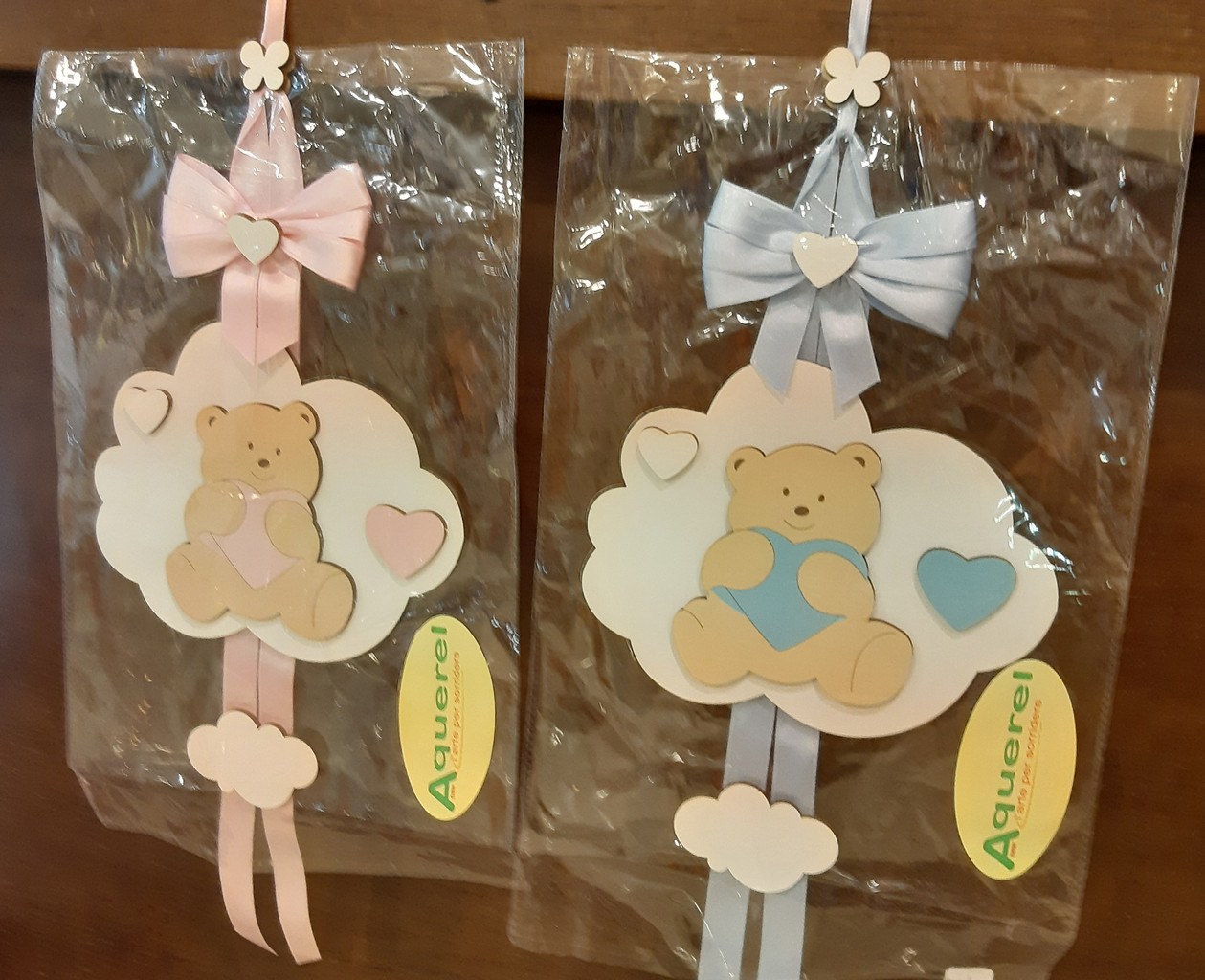 Fiocco nascita orso con cuore in legno