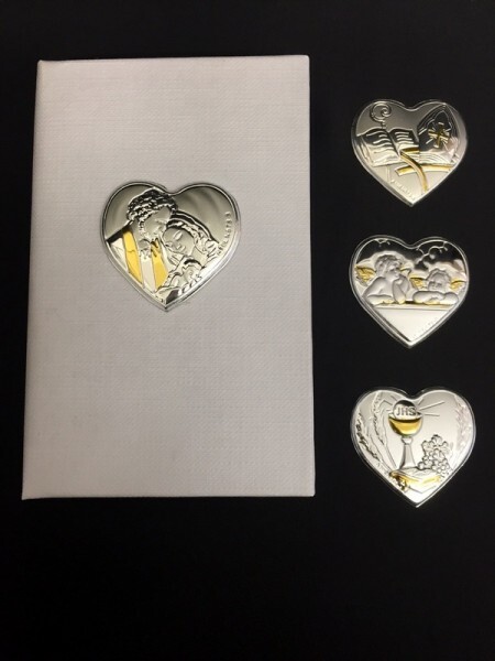 Bomboniera vangelo con cuore in argento